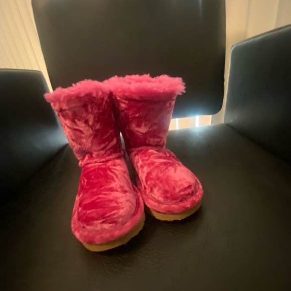 TODDLER KIDS UGG BAILEY VELVET RASPBERRY SORBET BOOTS, SZ. 7 - Picture 2 of 5